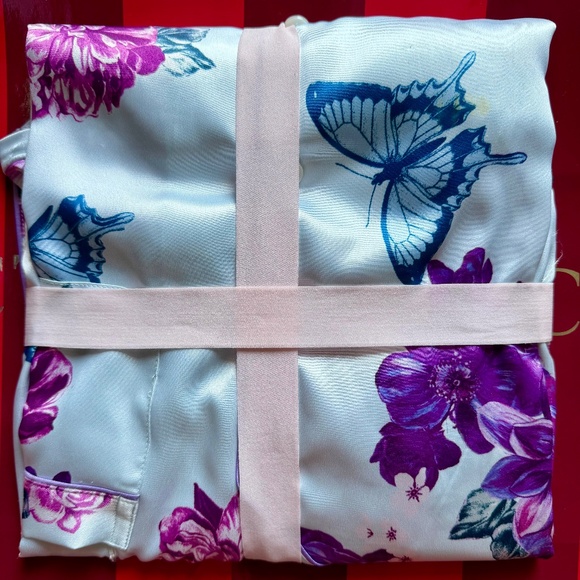 Victoria’s Secret Satin Short Pajama Set In Floral NWT S - Picture 3 of 3